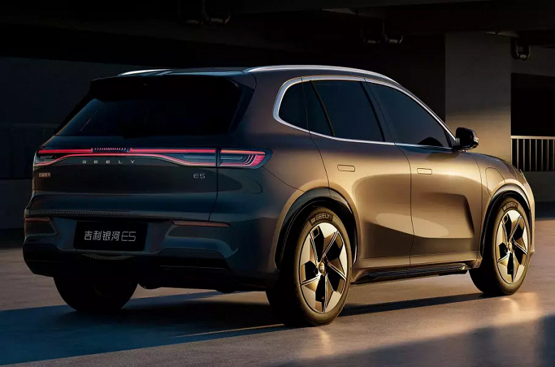 В России появится еще один кроссовер Geely белорусской сборки. На Geely Galaxy EX5 уже выдано ОТТС